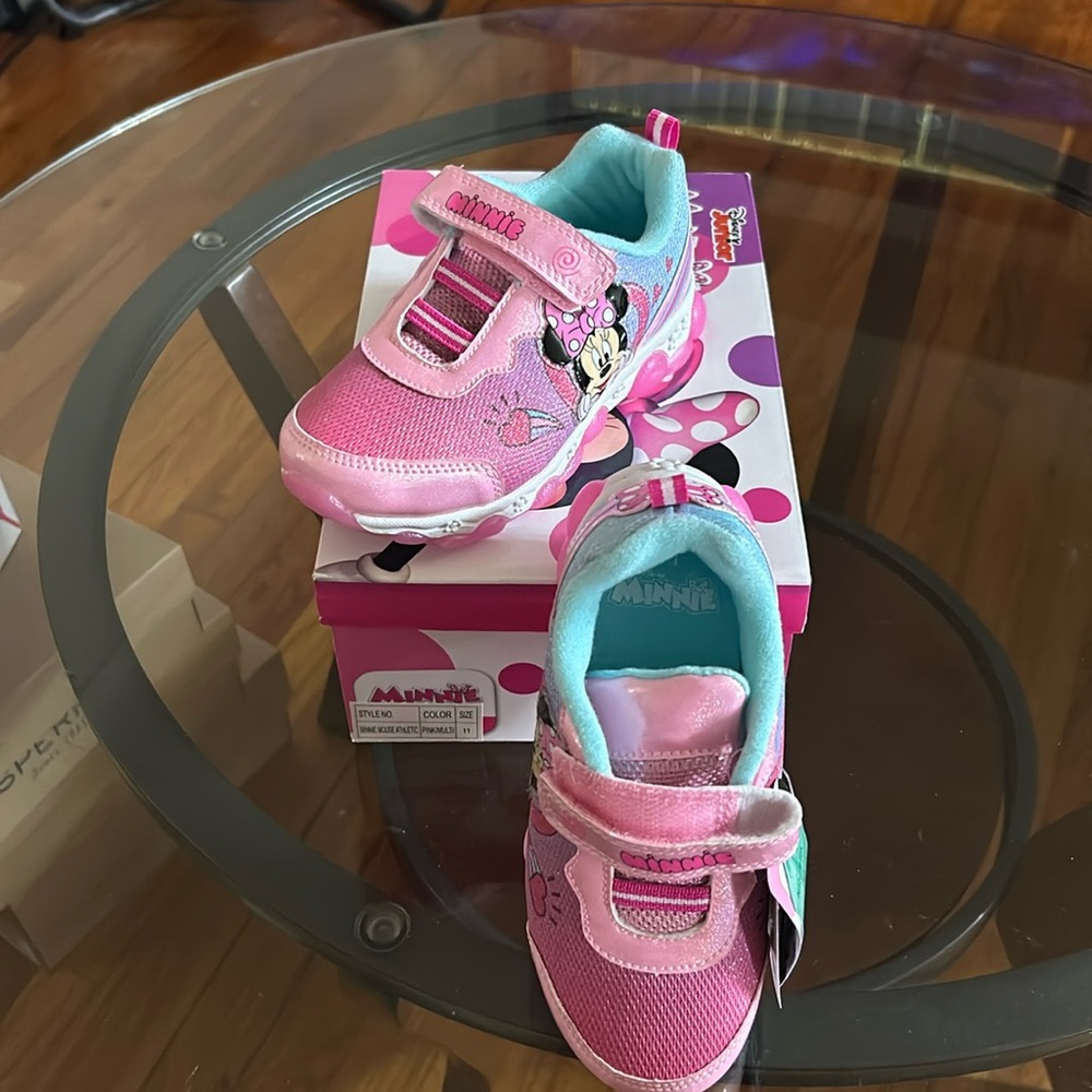 Minnie Mouse shoe